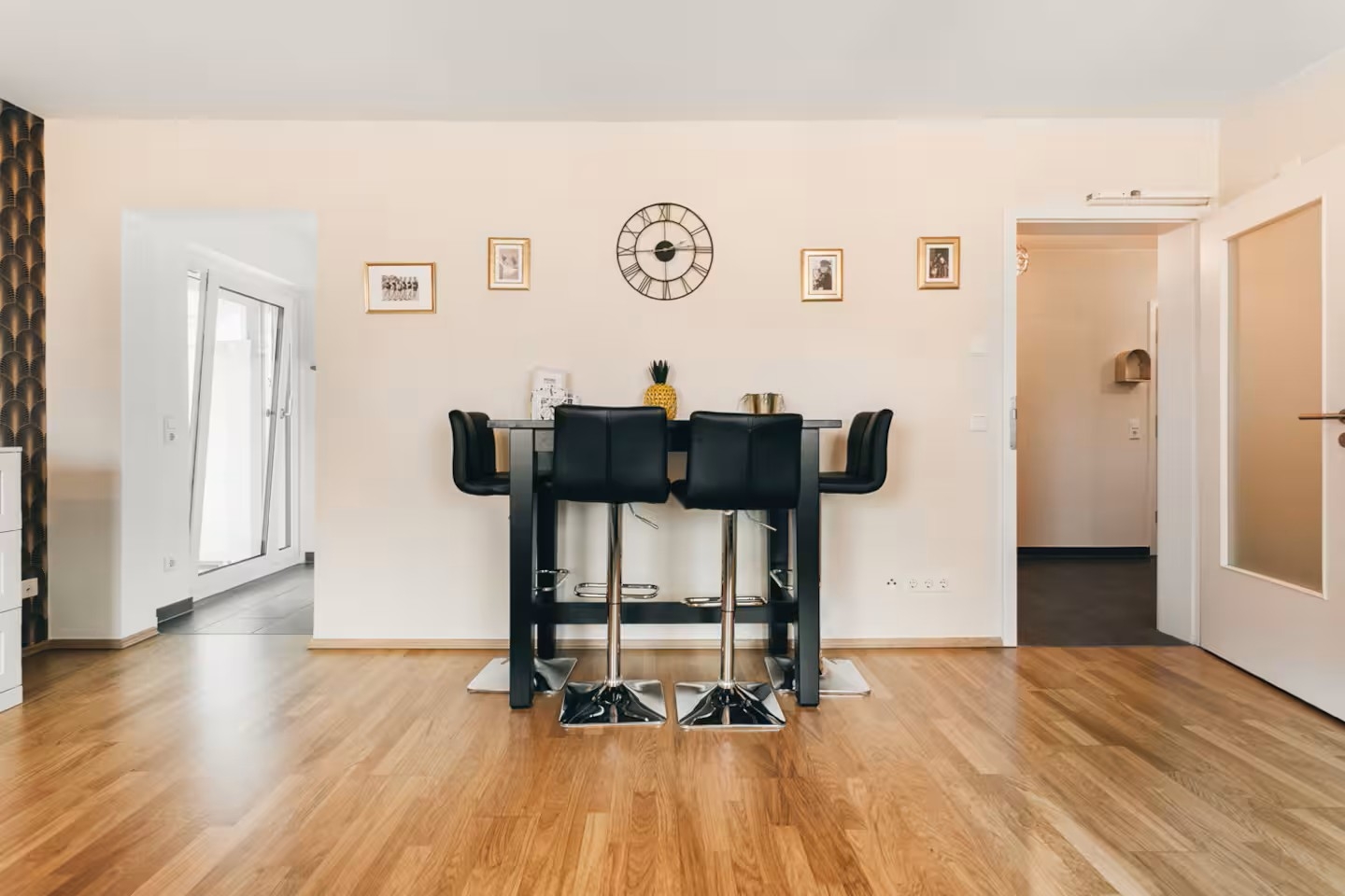 Wohn- und Schlafzimmer